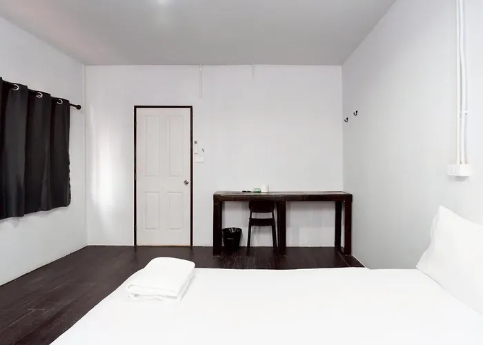 Mitr Khaosan Tanow Road